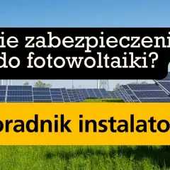 Panele fotowoltaiczne na tle nieba. Napis: "Jakie zabezpieczenia do fotowoltaiki? Poradnik instalatora". Omówienie różnych rodzajów bezpieczników.
