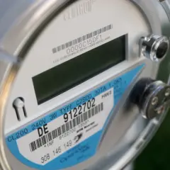Nowoczesny licznik energii elektrycznej, który pomoże Ci zrozumieć Twoje taryfy prądu.