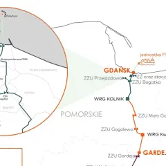 Mapa przedstawia projektowane gazociągi, w tym jednostkę FSRU w Gdańsku i połączenia z siecią przesyłową.
