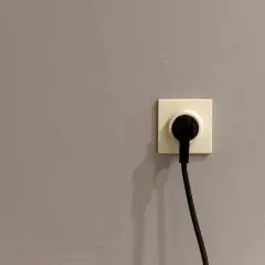 Gniazdko elektryczne z wtyczką. Czy to już czas na sprawdzenie taryfy urzędowej Energa?