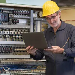 Czy elektryk to dobry zawód? Sprawdź stabilność i zarobki tej pracy