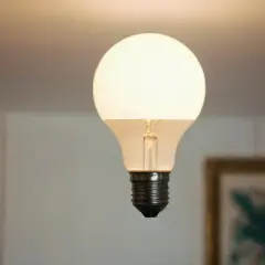Ile prądu zużywa żarówka 150w? Sprawdź, ile zapłacisz za energię