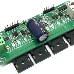 Elektroniczny mostek H z kondensatorem 470uF i złączem do silnika.
