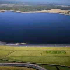 Jak działa elektrownia szczytowo-pompowa i jej rola w zarządzaniu energią