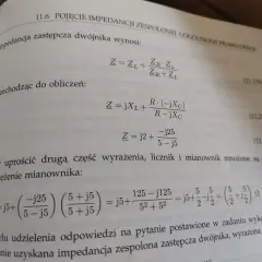 Obliczenia pokazują, jak wyznaczyć impedancję zastępczą dwójnika, stosując prawo Ohma.