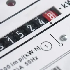 Liczniki prądu pokazują zużycie: 31524. To ważny dodatek do prądu, który pomaga kontrolować rachunki.