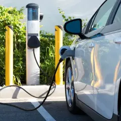 Ile kosztuje elektryk samochodowy? Ceny usług, które musisz znać