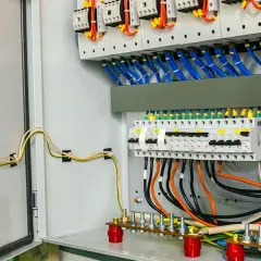 Jak zrobić opis rozdzielni elektrycznej, aby uniknąć błędów i zagrożeń