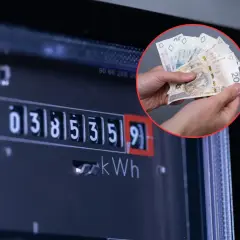 Licznik energii elektrycznej i dłonie trzymające polskie banknoty. Zastanawiasz się, ile kosztuje 1 kWh?