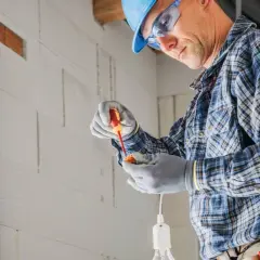 Ile kosztuje elektryka w domu 100m2? Sprawdź, co wpływa na ceny
