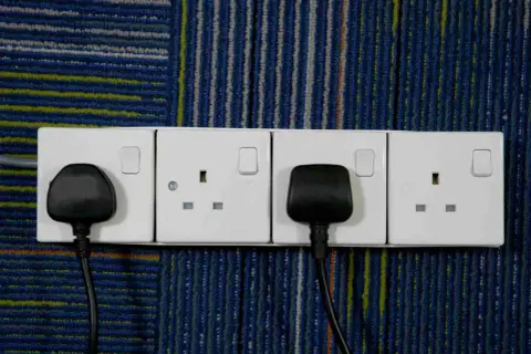 Zastanawiasz się, jakie gniazdka w Egipcie? Na zdjęciu widać brytyjskie gniazdka elektryczne, nie te używane w Egipcie.