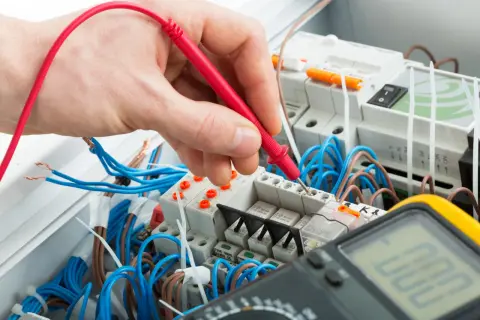 Ile naprawdę kosztuje punkt elektryczny? Przegląd cen i usług