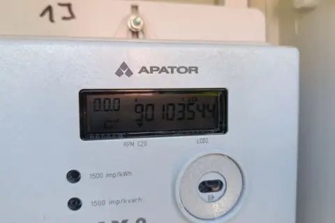Cyfrowy licznik energii elektrycznej APATOR. Numer 90103544 pomoże Ci jak odczytać licznik prądu Tauron.