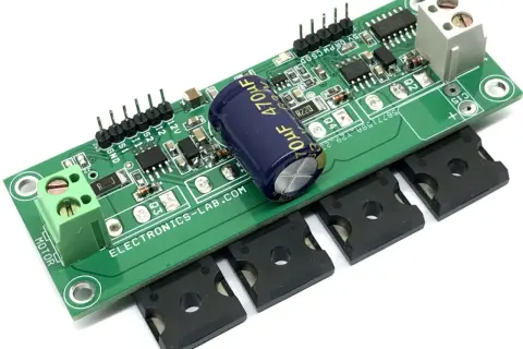 Elektroniczny mostek H z kondensatorem 470uF i złączem do silnika.