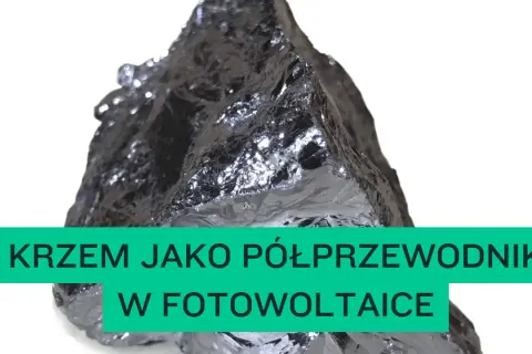 Kryształ krzemu, kluczowy półprzewodnik w fotowoltaice, lśni na białym tle.