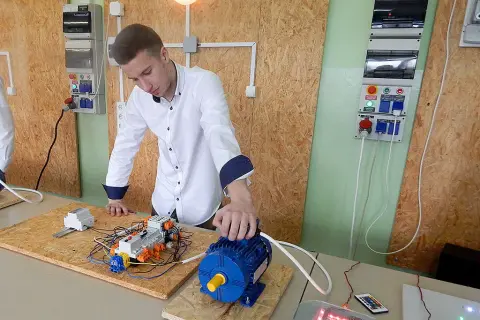Jakie przedmioty w technikum elektrycznym pomogą w karierze elektryka