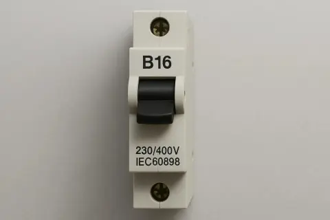 Wyłącznik nadprądowy B16, 230/400V. Dowiedz się, jak podłączyć bezpiecznik B16, aby zapewnić bezpieczeństwo instalacji elektrycznej.