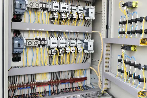 Ile kosztuje skrzynka elektryczna? Ceny, modele i co warto wiedzieć