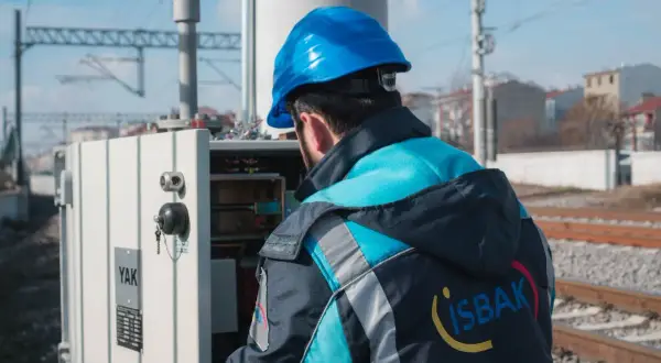 Jak sprawdzić uprawnienia elektryka i uniknąć niebezpieczeństw