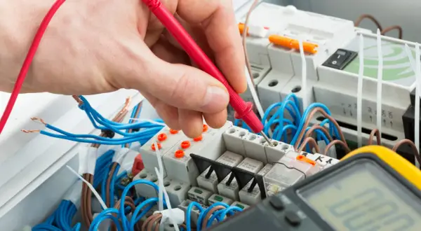 Ile naprawdę kosztuje punkt elektryczny? Przegląd cen i usług