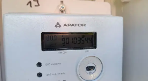 Cyfrowy licznik energii elektrycznej APATOR. Numer 90103544 pomoże Ci jak odczytać licznik prądu Tauron.