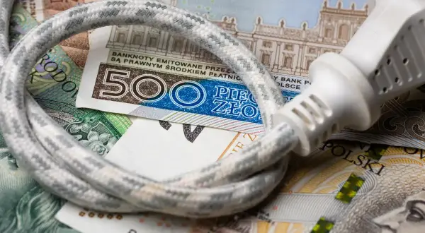 Kabel z wtyczką na polskich banknotach. Czy to symbol opłaty mocowej co to i ile kosztuje?