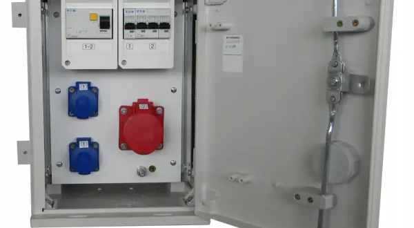 Ile kosztuje skrzynka elektryczna na budowę? Ceny, które zaskakują