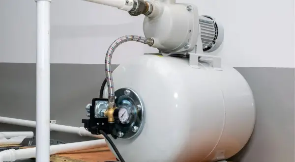 Ile prądu zużywa hydrofor? Sprawdź, jak obniżyć koszty energii
