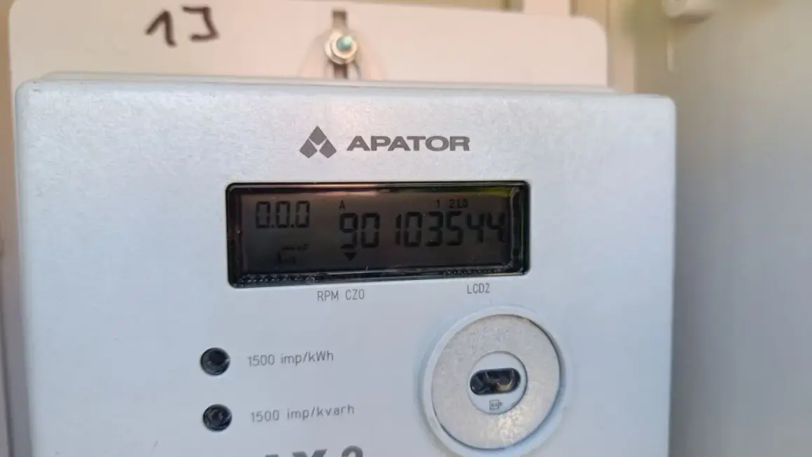 Cyfrowy licznik energii elektrycznej APATOR. Numer 90103544 pomoże Ci jak odczytać licznik prądu Tauron.
