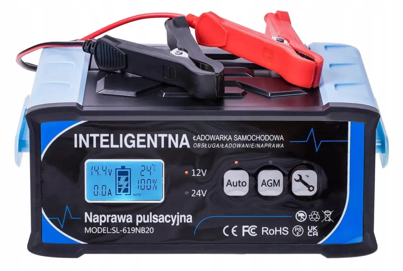 Inteligentna ładowarka samochodowa z wyświetlaczem pokazuje 100% naładowania. Dowiedz się, jak długo ładować akumulator 12v.