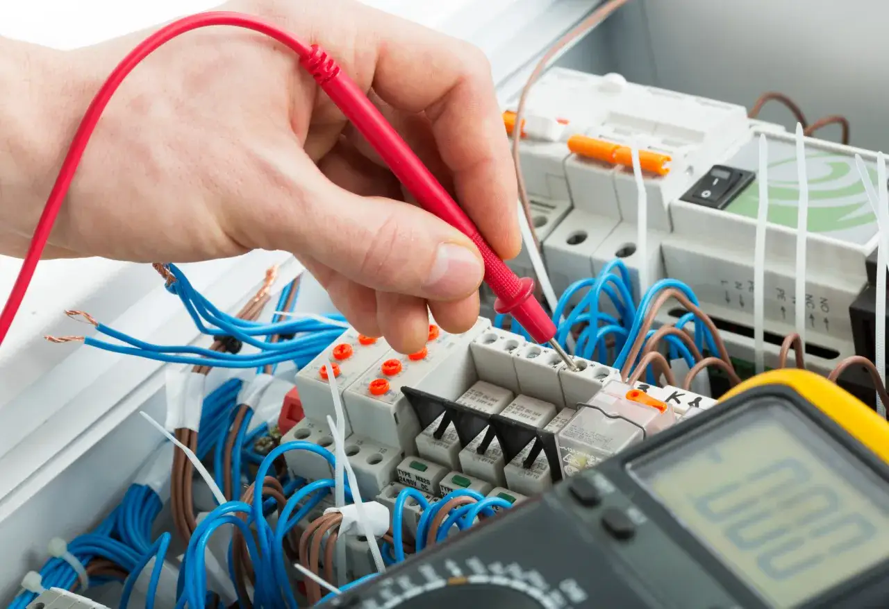Zdjęcie Ile kosztuje skrzynka elektryczna na budowę? Ceny, które zaskakują