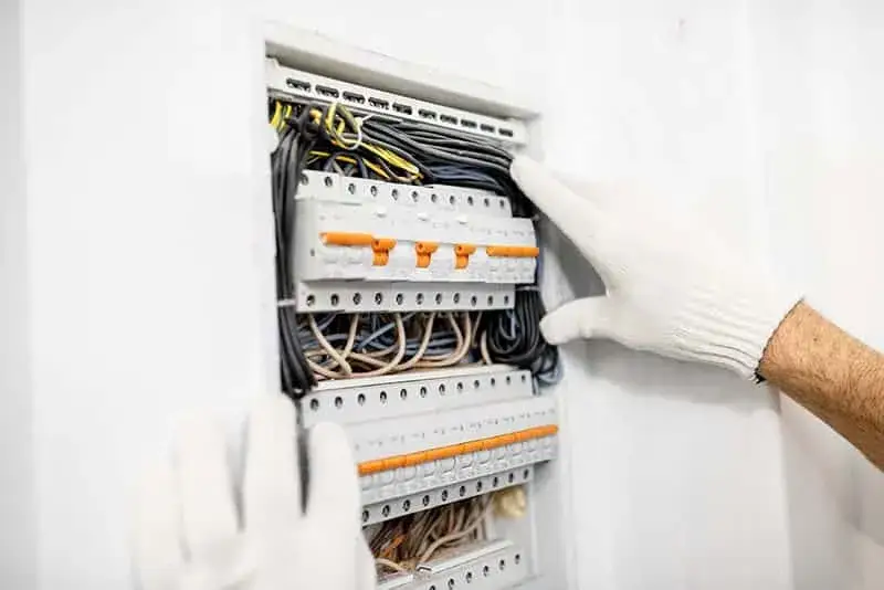 Zdjęcie Ile kosztuje montaż rozdzielni elektrycznej? Ceny i ukryte koszty