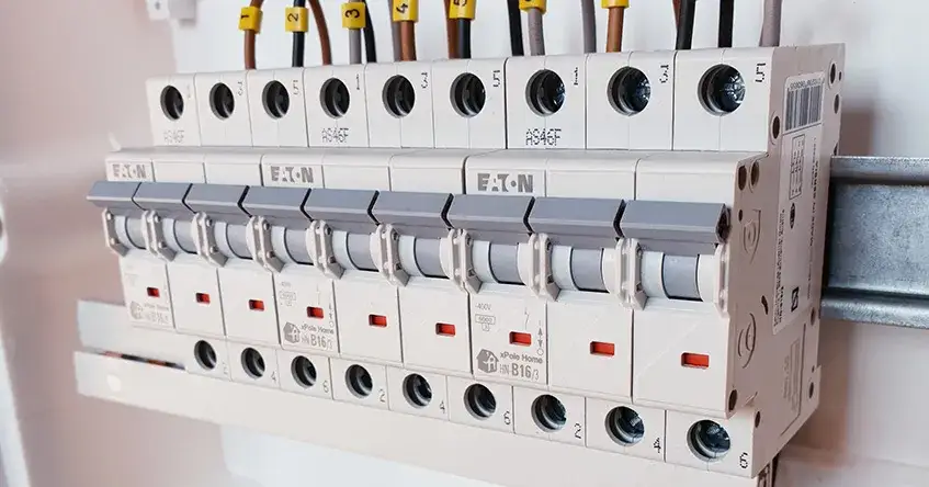 Zdjęcie Czy rozdzielnia elektryczna może być w kotłowni? Sprawdź przepisy i zasady bezpieczeństwa