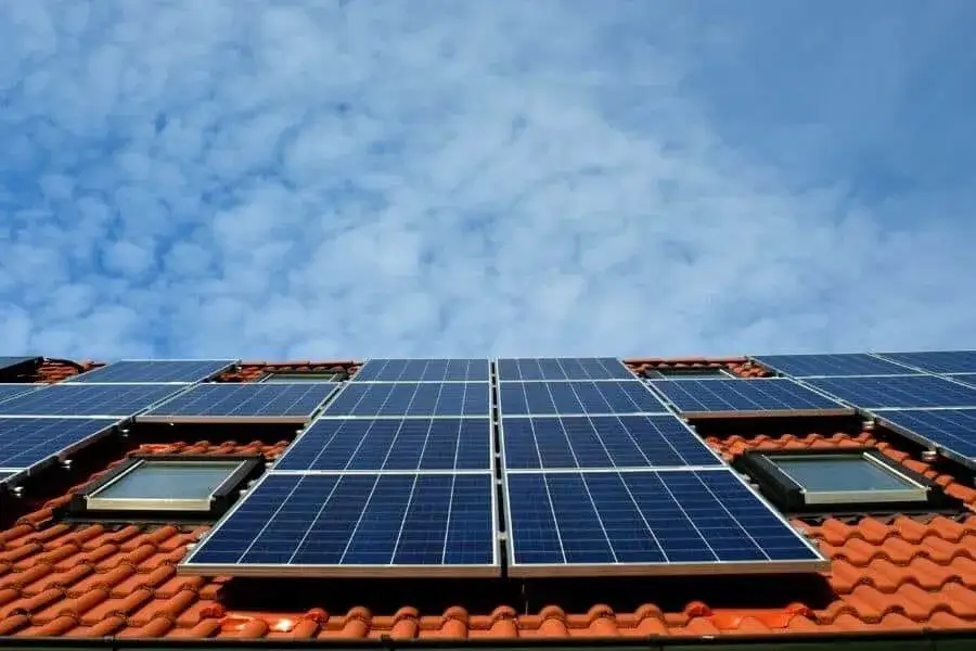 Zdjęcie Ile prądu wyprodukuje elektrownia fotowoltaiczna 7 kW dziennie? Sprawdź!