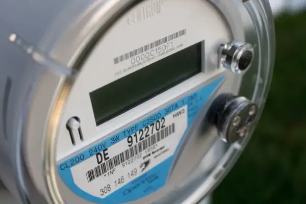 Nowoczesny licznik energii elektrycznej, który pomoże Ci zrozumieć Twoje taryfy prądu.