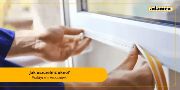 Dłonie przykładają białą taśmę uszczelniającą do ramy okna. Dowiedz się, jak uszczelnić okna na zimę, by uniknąć przeciągów.