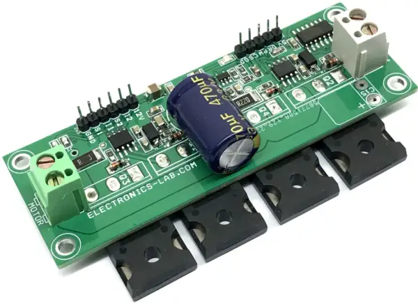 Elektroniczny mostek H z kondensatorem 470uF i złączem do silnika.