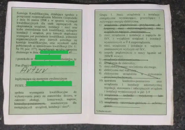 Dokument potwierdza uprawnienia SEP do 1kV, wydane po egzaminie, dla osoby wykonującej prace przy urządzeniach elektrycznych.